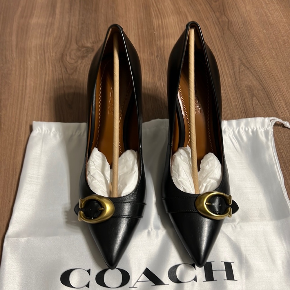 Coach pumps